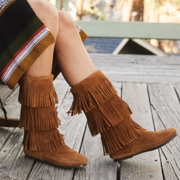 Minnetonka fringe boots - Picture 2 of 5